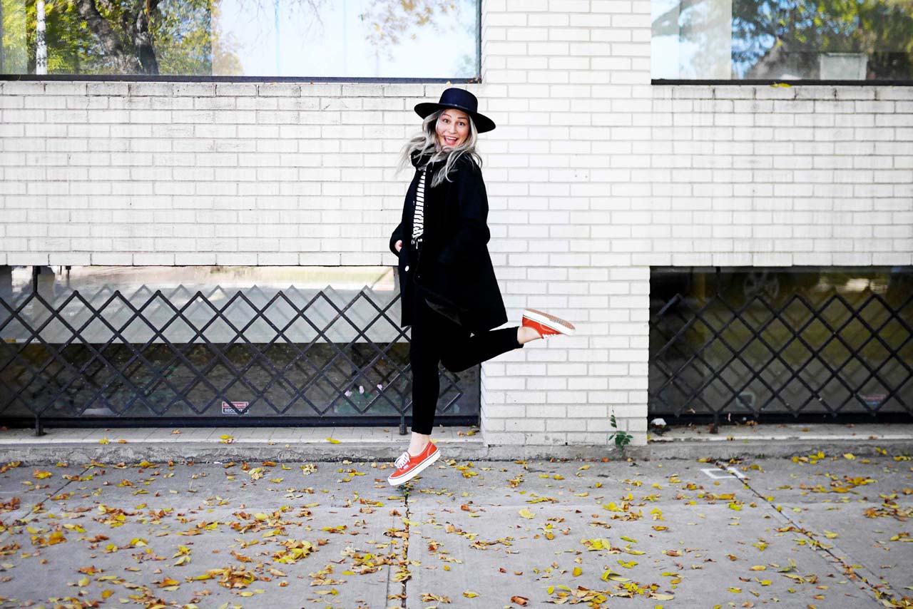 How-To-Make-An-All-Black-Outfit-Pop-Sandy-Joe-Karpetz-