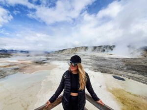 What-to-Wear-to-Yellowstone-in-Autumn-Sandy-Joe-Karpetz
