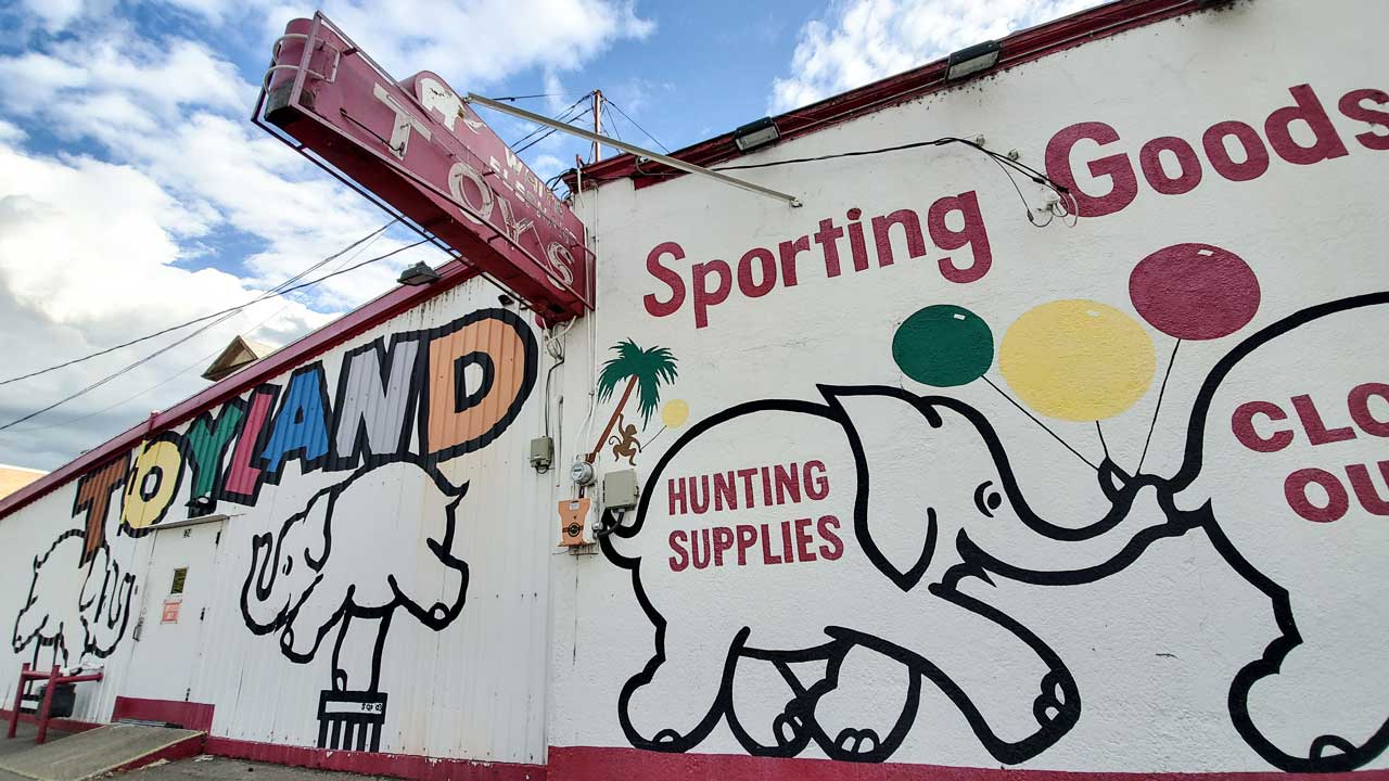 Spokane-Washington-City-Guide-the-white-elephant-Sandy-Joe-Karpetz-1 Spokane-Washington-City-Guide-the-white-elephant-