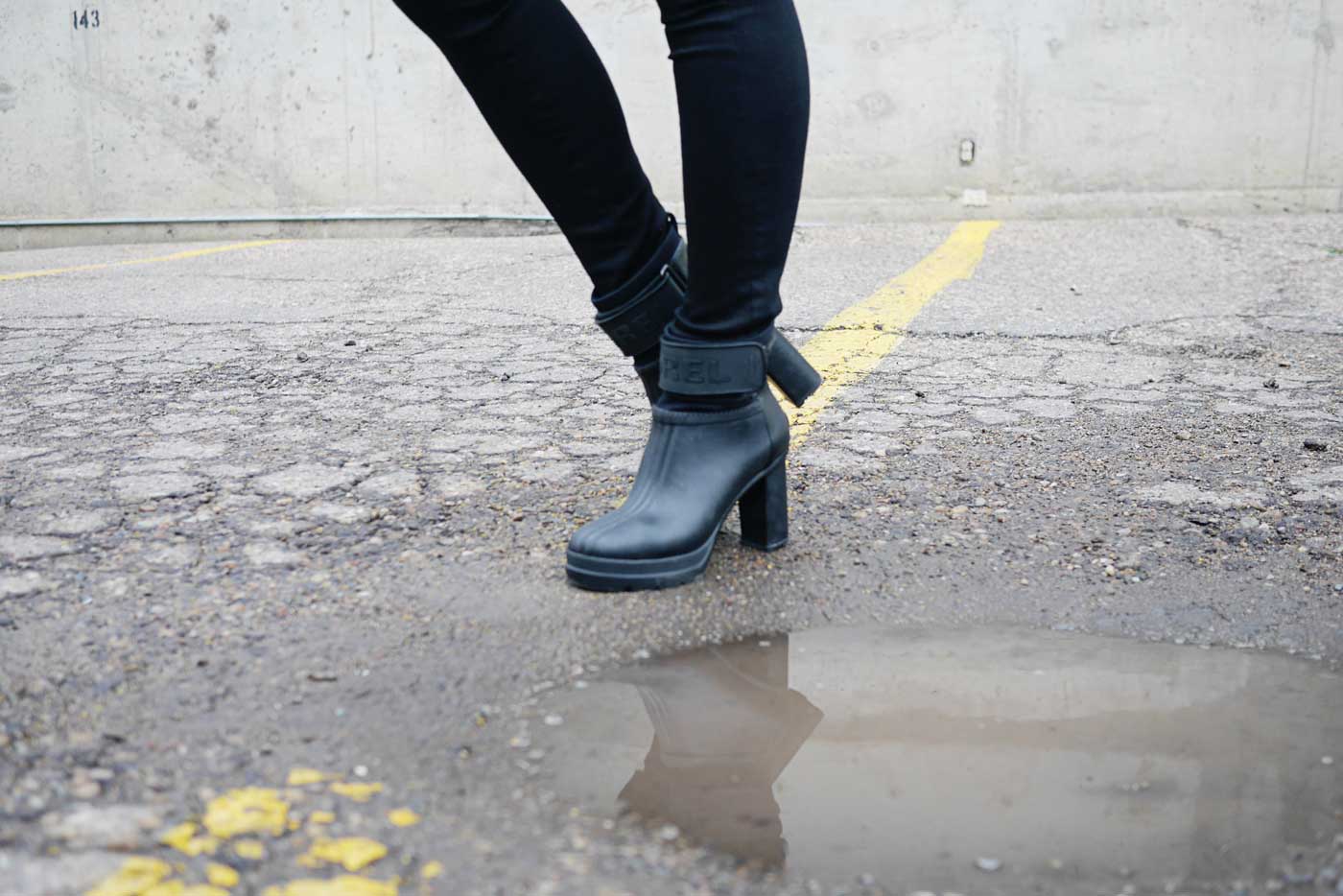 how to enjoy an outdoor concert in the rain