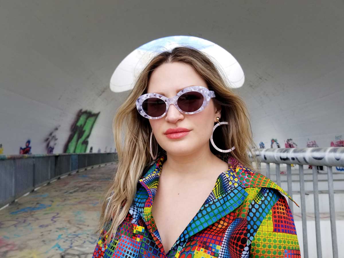 how to wear neon