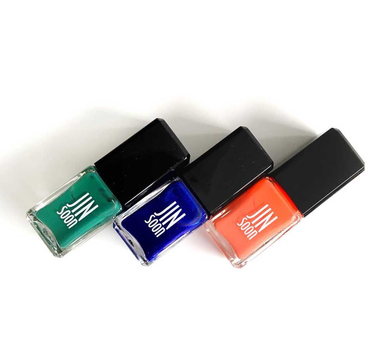 cobalt-blue-nail-polish